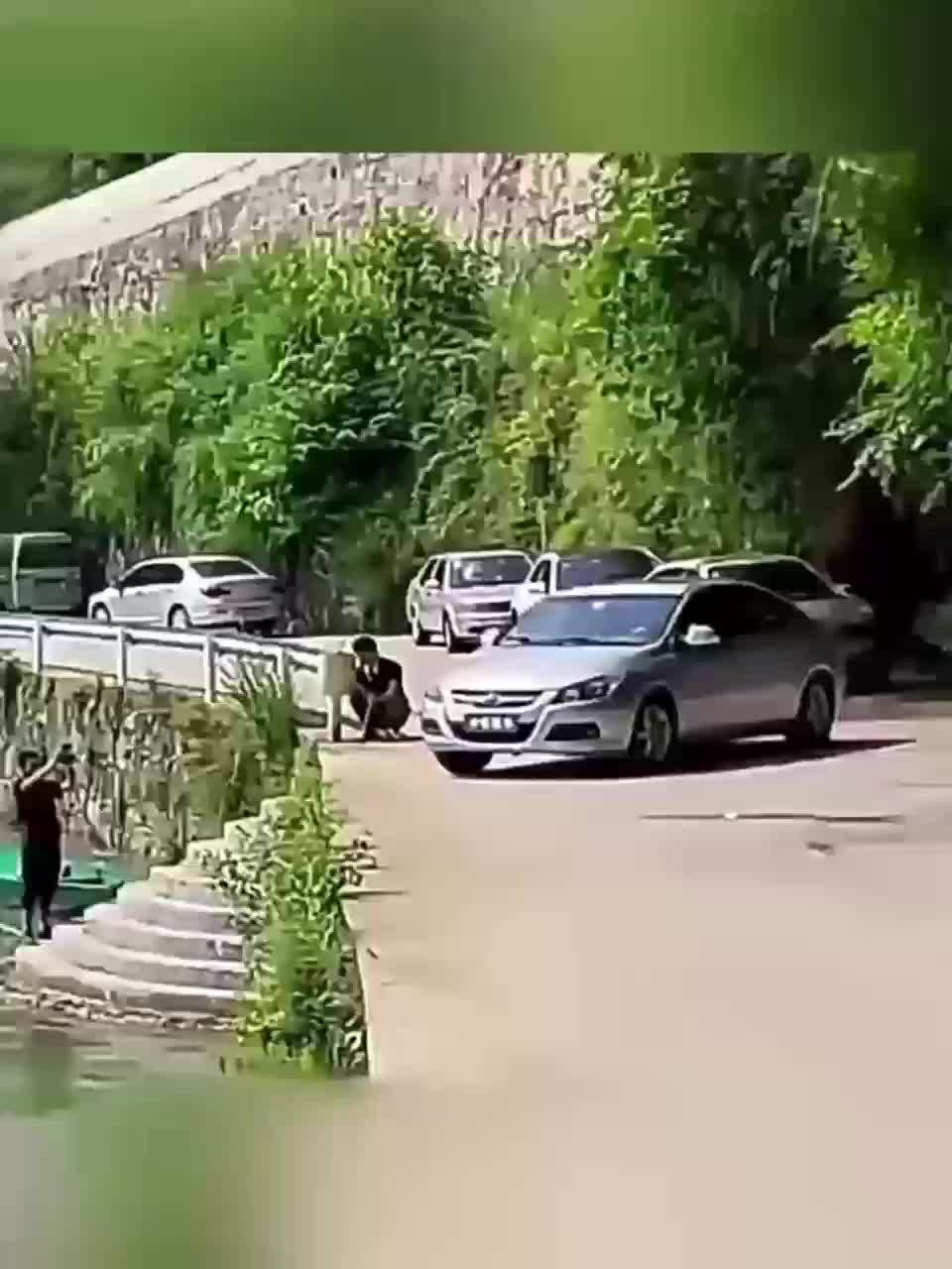 Pomerol Self Inflating Car Life Buoy Kit Window Breaker