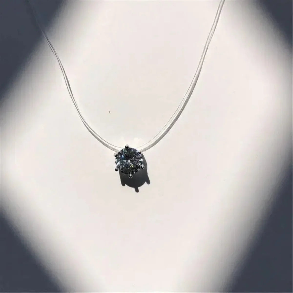 Fashion Shiny imtation Crystal Necklace Zircon Pendant Transparent Fishing Line Invisible Ladies Necklace Jewelry Clavicle Chain